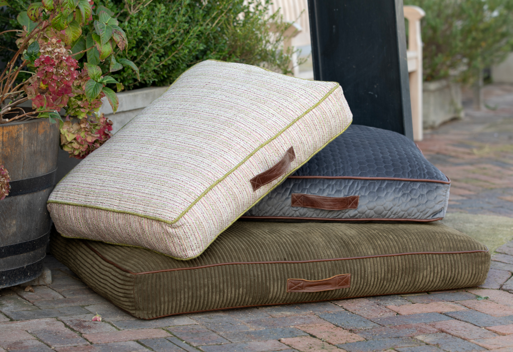 Dog bed - grey velveteen hexagon fabric
